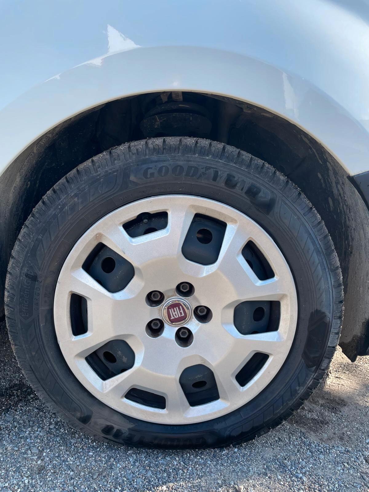 Fiat Doblo 1.6 MJT 120CV Maxi 3 posti AUTONEGOZIO unico proprietario