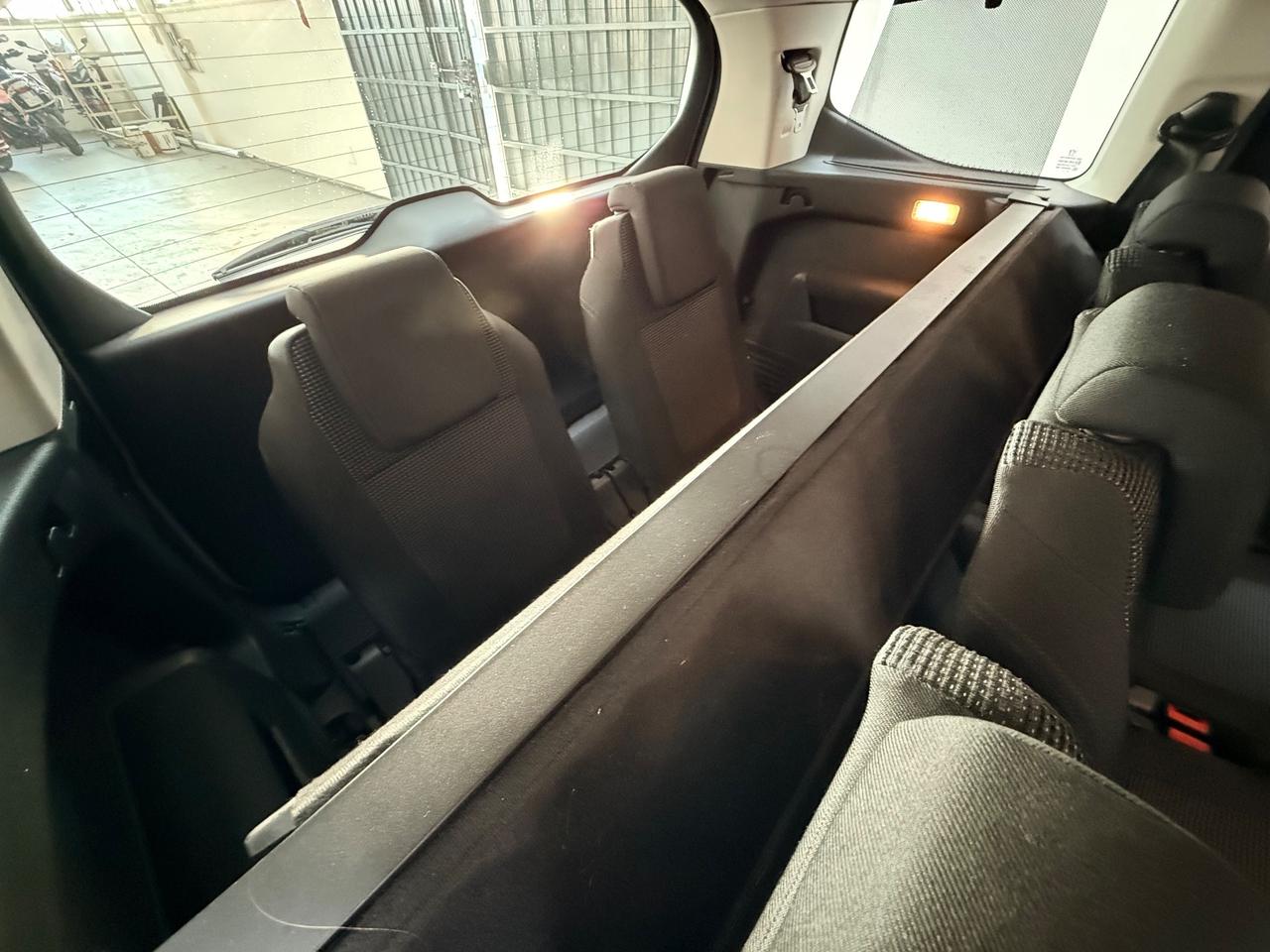 Peugeot 5008 1.6 HDi 112CV cambio robotizzato Féline 05/2011 Euro 5 Neopatentati