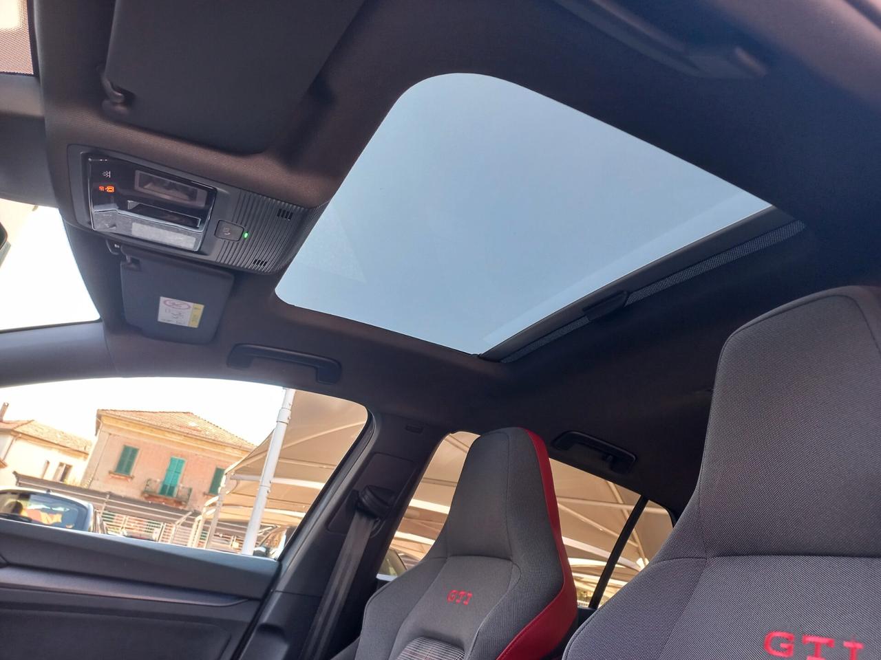 Volkswagen Golf GTI 2.0 TSI DSG