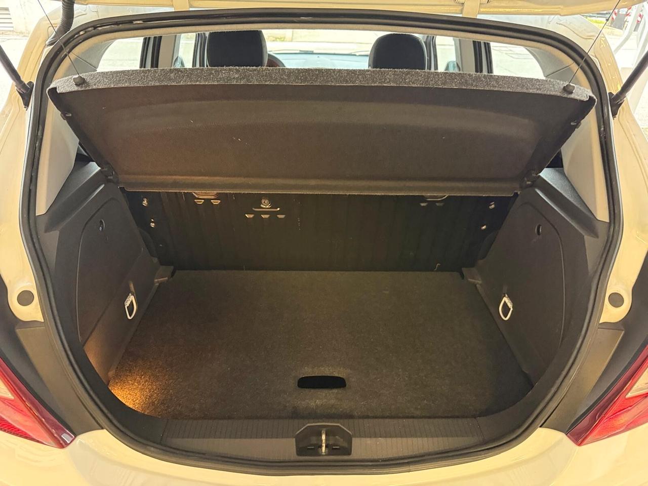 Opel Corsa 1.2 5 porte