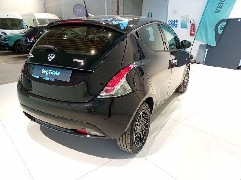 Lancia Ypsilon 1.0 FireFly 5 porte S&S Hybryd Gold