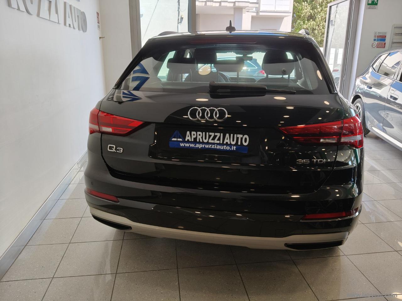 AUDI Q3 35 TDI S tronic Business Advanced
