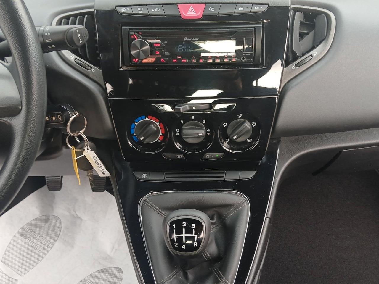 Lancia Ypsilon 5 Porte Ypsilon 1.2 Silver 69cv