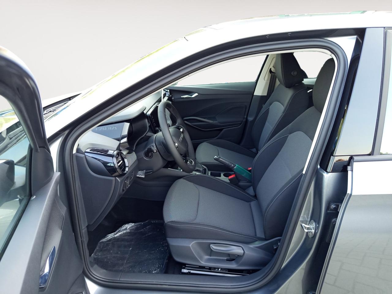 SKODA Fabia Young Edition 1.0 MPI 59 kW (80 CV) 5 marce - manuale