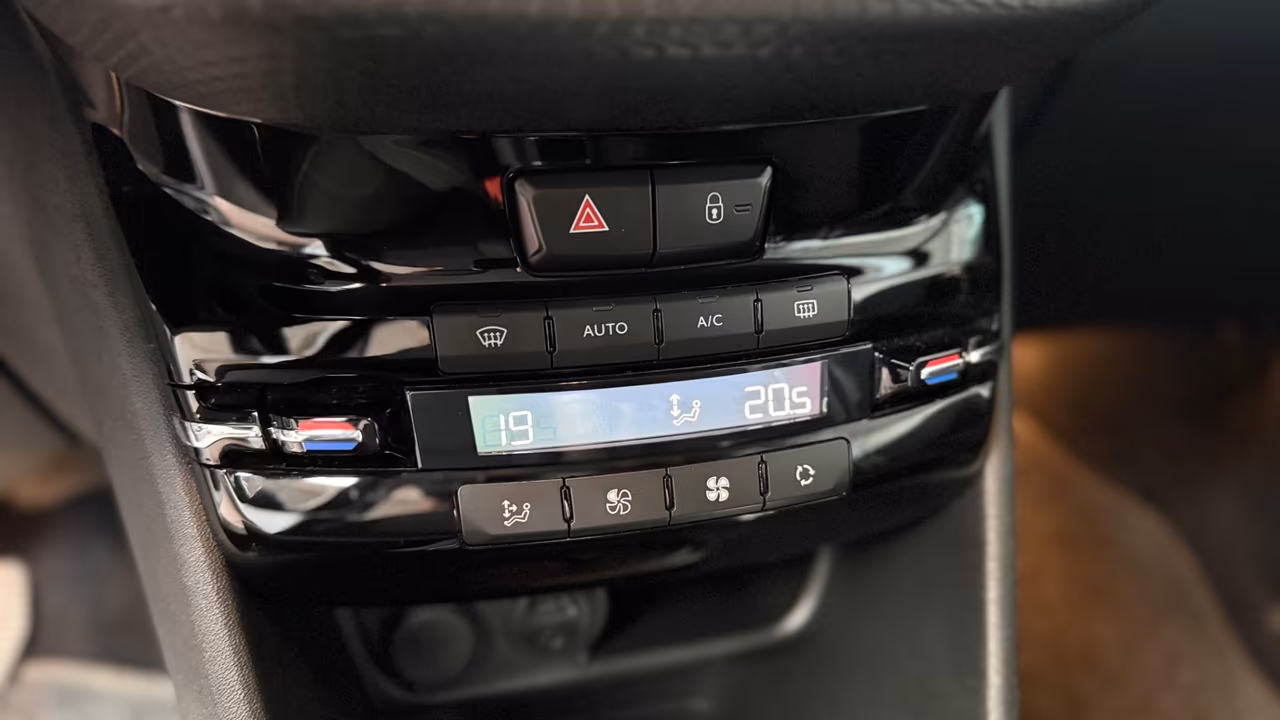 Peugeot 208 BlueHDi 100 5p. GT Line ICE White