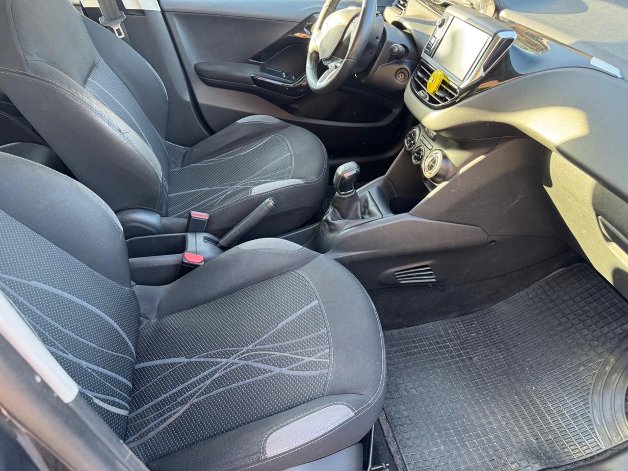 Peugeot 208 1.4 HDi 68 CV 5 porte Allure