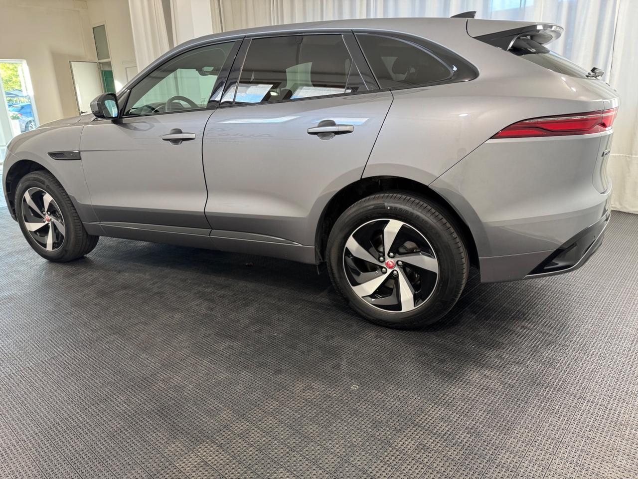 Jaguar F-Pace 2.0 D 163 CV AWD aut. R-Dynamic SE