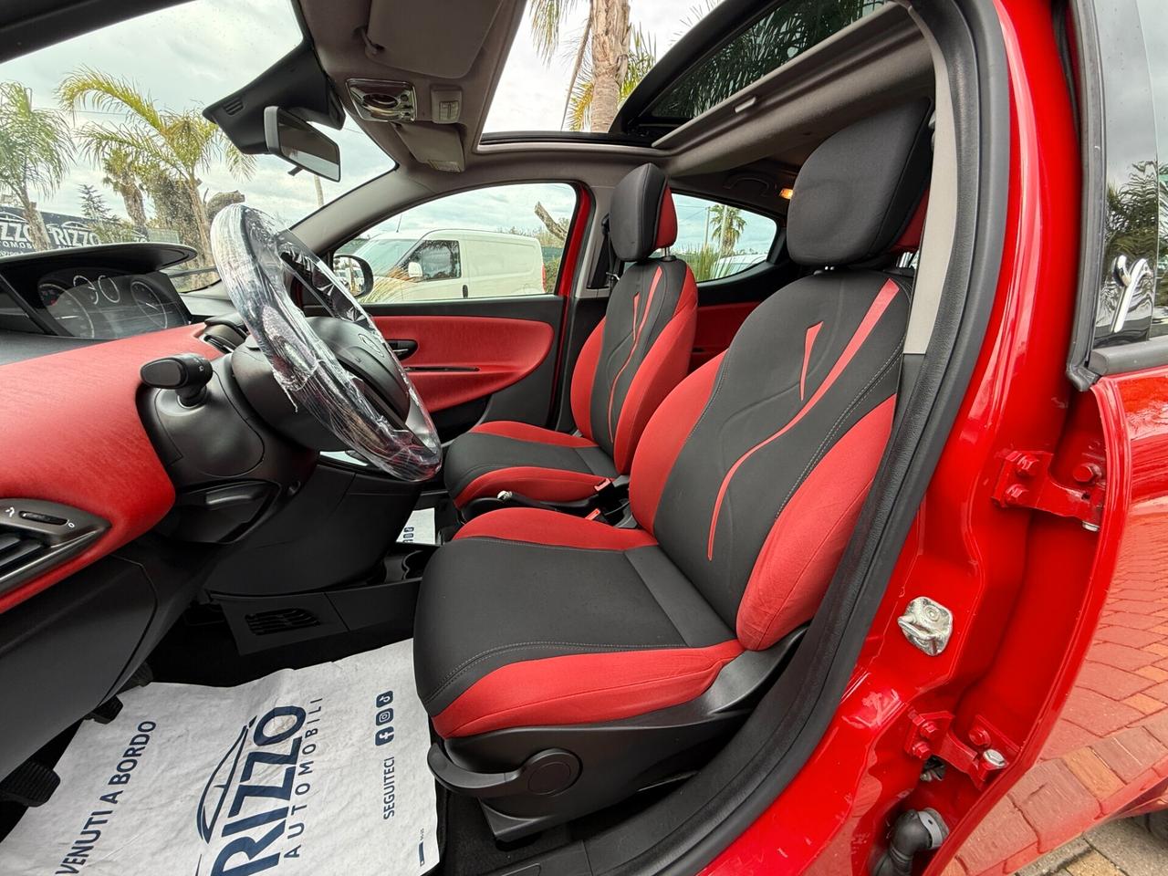 Lancia Ypsilon 1.2 69CV 5 porte Tetto Apribile Platinum