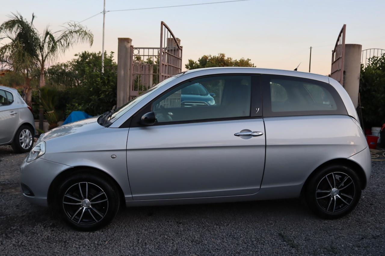 Lancia Ypsilon 1.3 MJT 75 CV Oro