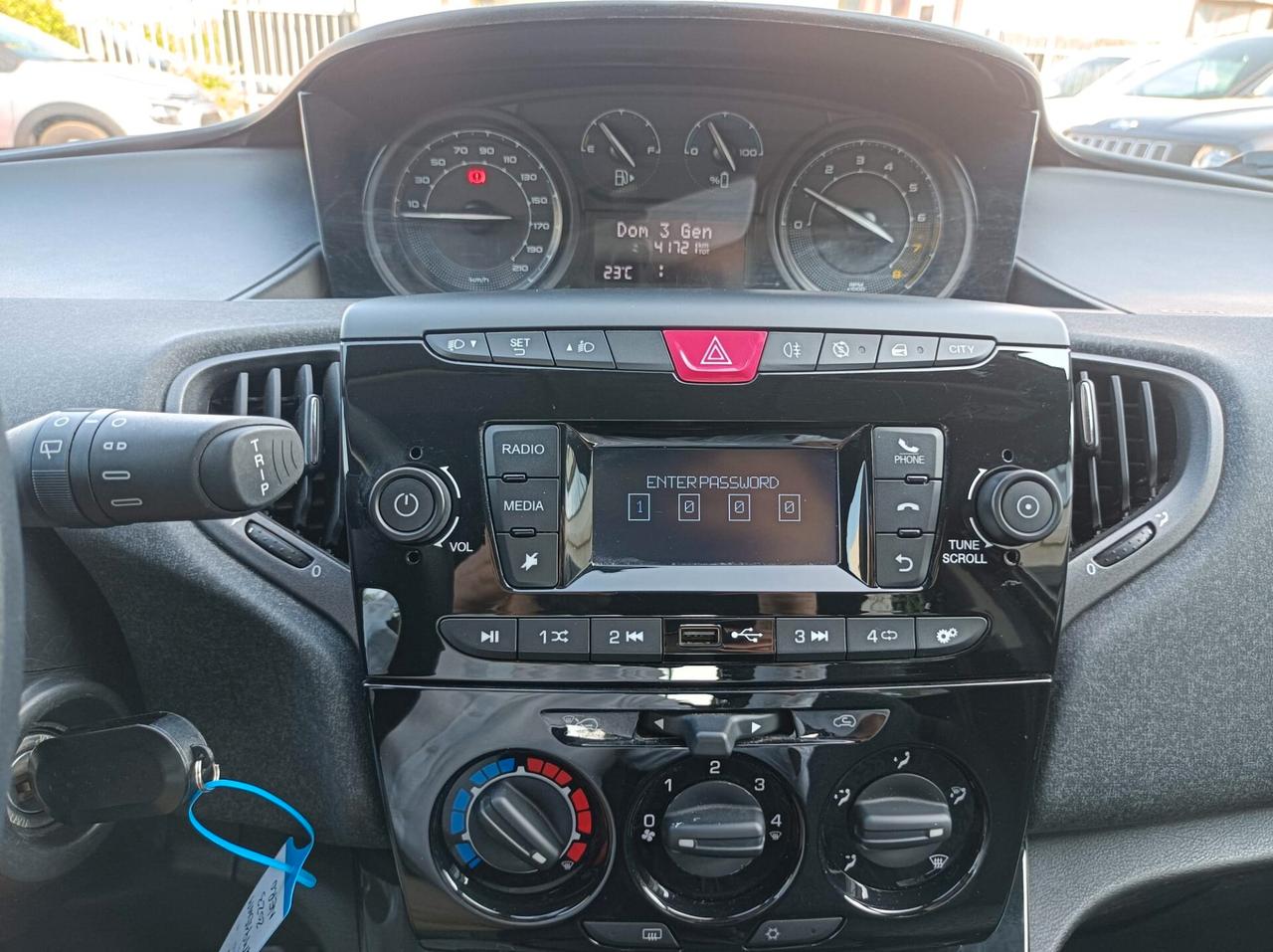 Lancia Ypsilon 1.0 FireFly 5 porte S&S Hybrid Silver