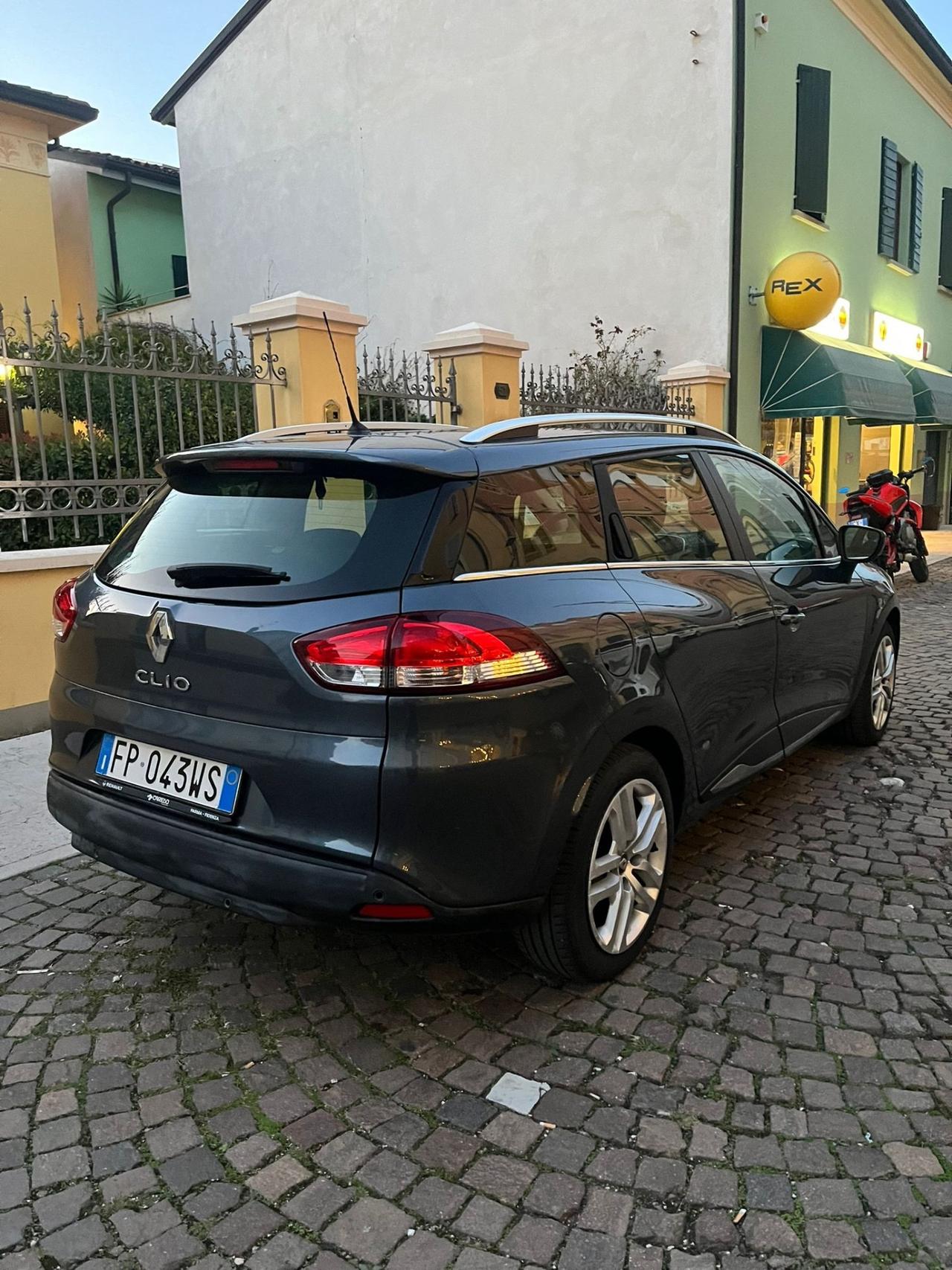 Renault Clio Sporter dCi 8V 90 CV Duel2