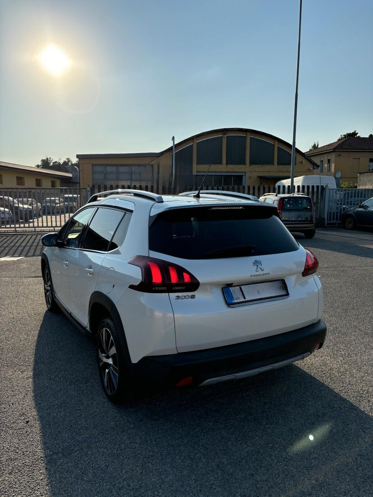 Peugeot 2008 BlueHDi 100 S&S Allure