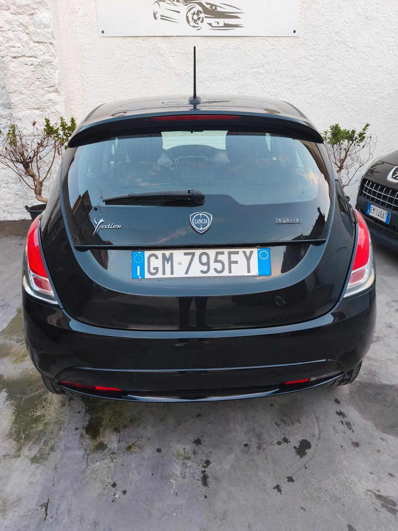 Lancia Ypsilon 1.0 FireFly 5 porte S&S Hybrid Alberta Ferretti