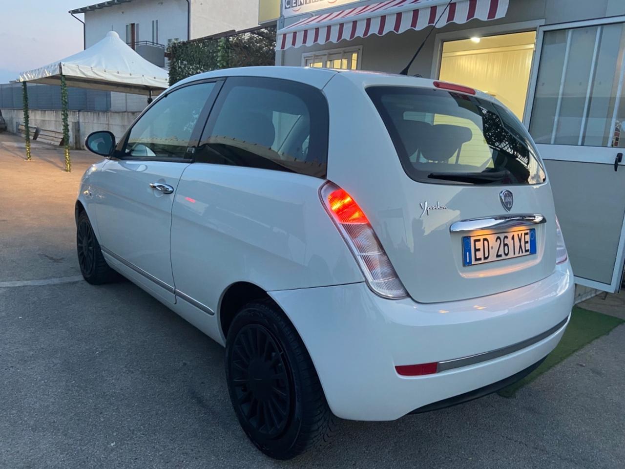 Lancia Ypsilon 1.3 MJT 75 CV Diva