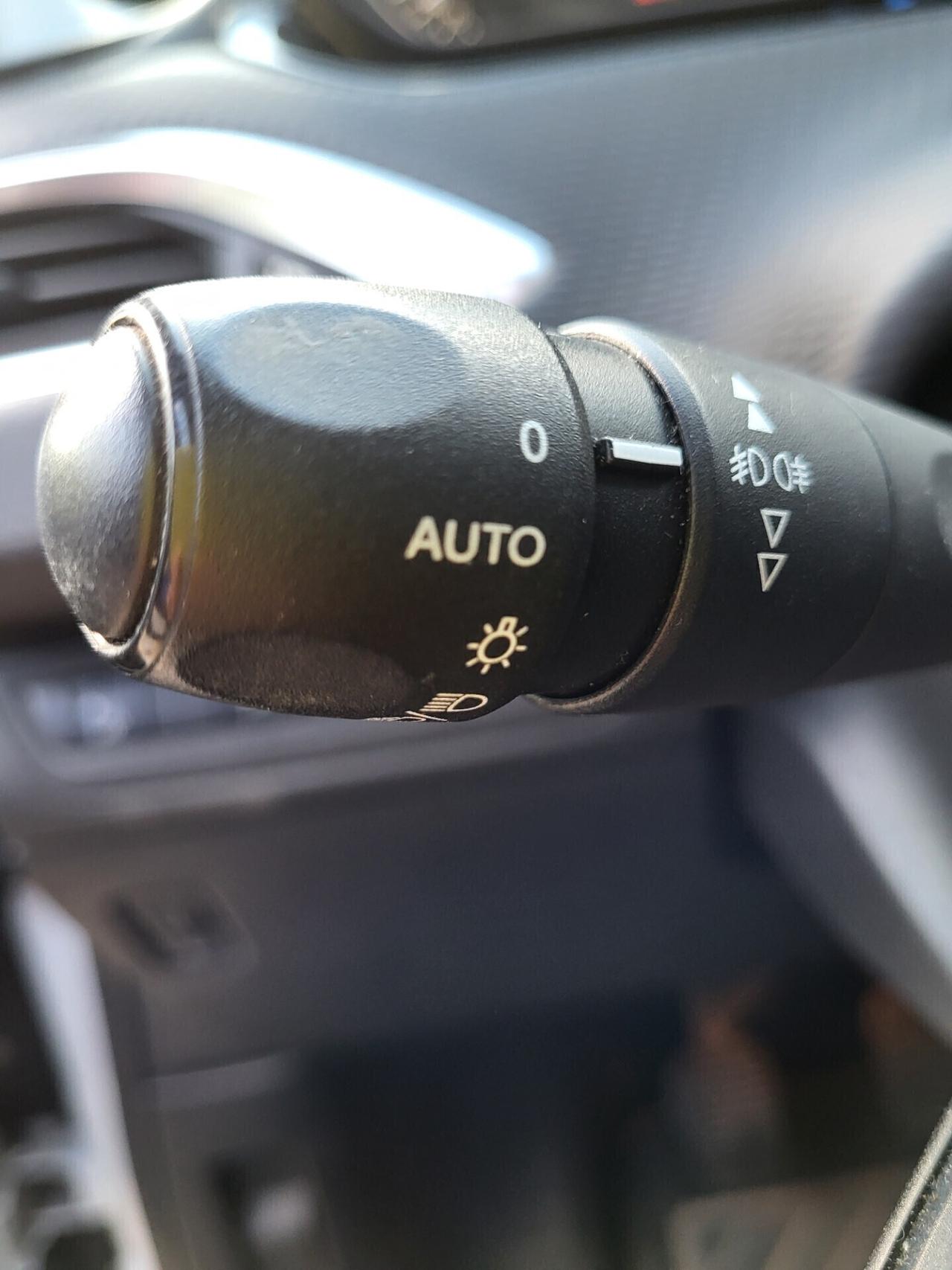 PEUGEOT 2008 1,6 HDI-TETTO PANOR-NAVI-3 REVISIONI