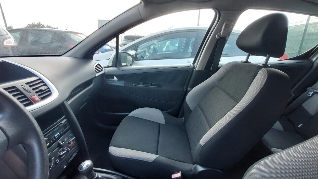 Peugeot 207 1.4 benzina Neopatentati