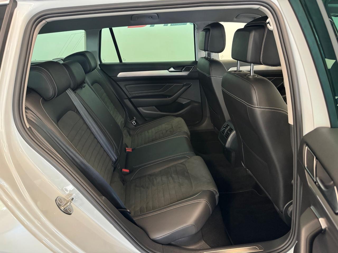 Volkswagen Passat Variant 2.0 TDI 200 CV 4MOTION DSG Executive
