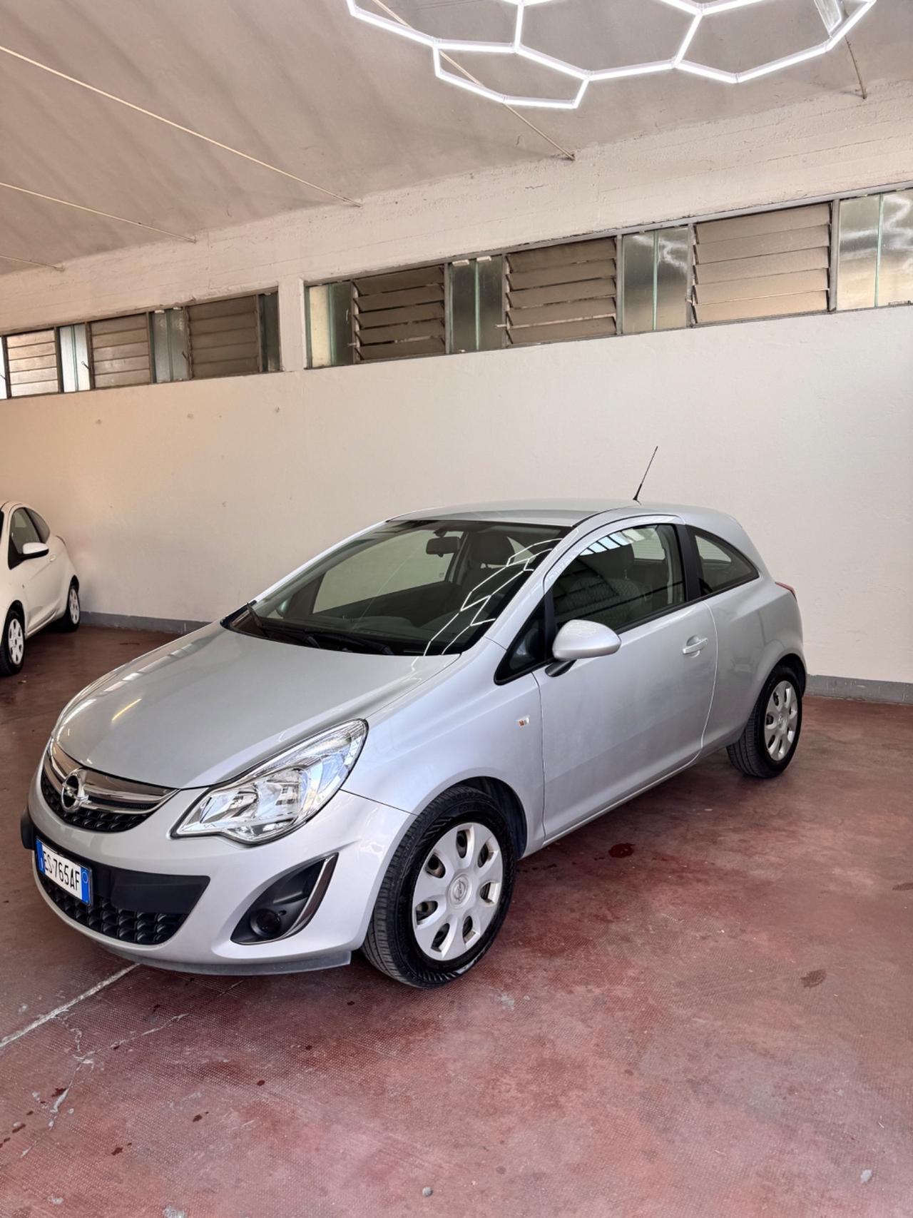 Opel Corsa 1.2 benzina 3 porte