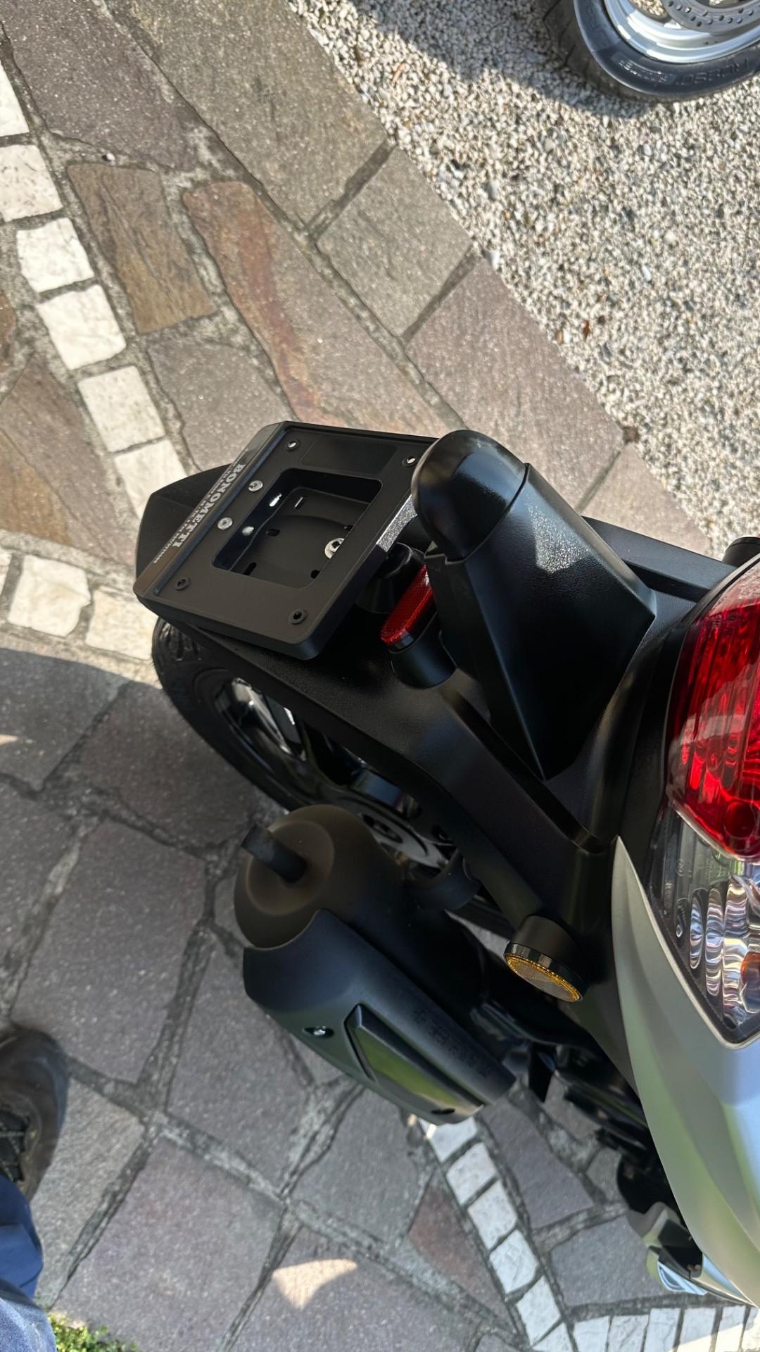 Peugeot Tweet 50 4 tempi con bauletto e parabrezza