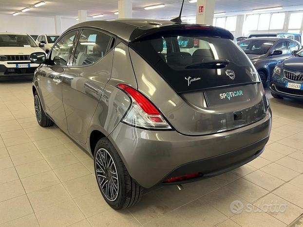 Lancia Ypsilon 1.0 FireFly 5 porte S&S Hybryd...