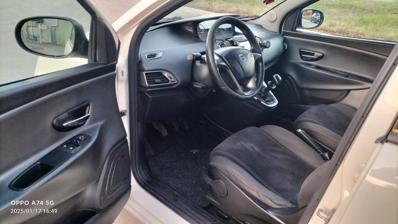 Lancia Ypsilon 1.2 69 CV Platino