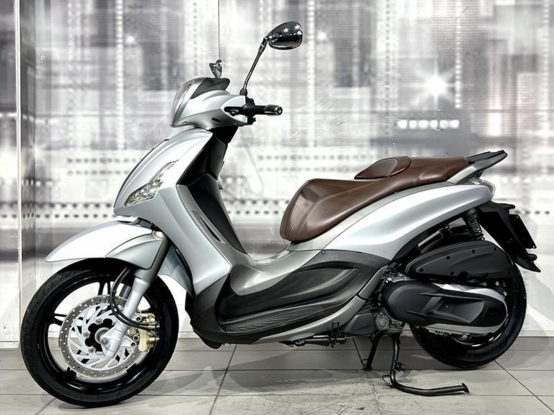 Piaggio Beverly 350 Sport Touring