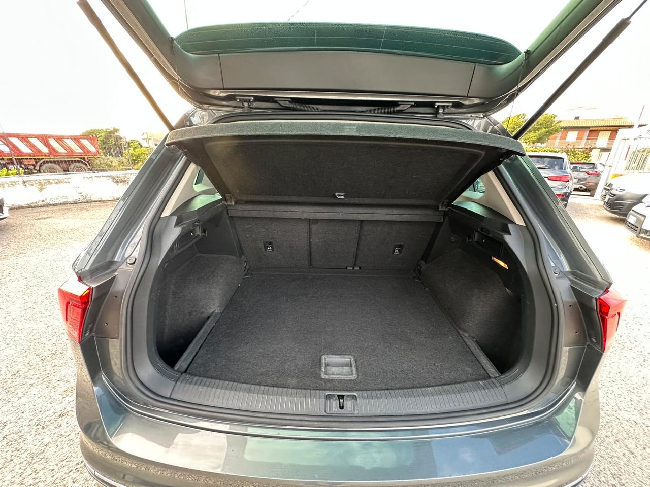 Volkswagen Tiguan 1.6 TDI Sport RLine