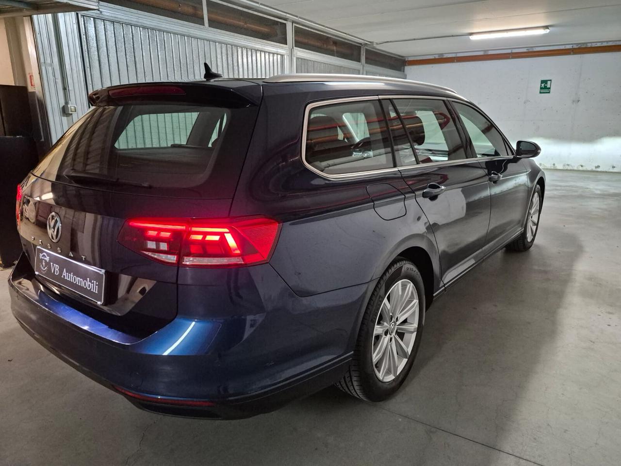 Volkswagen Passat Variant 1.6 TDI SCR DSG Business BMT