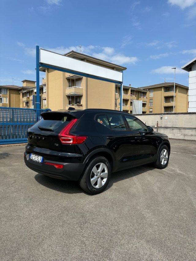 VOLVO XC40 T2 Momentum Core