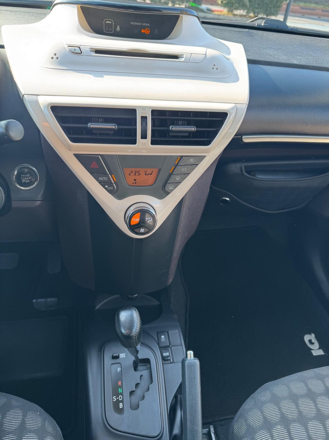 Toyota iQ 1.0 High Collection