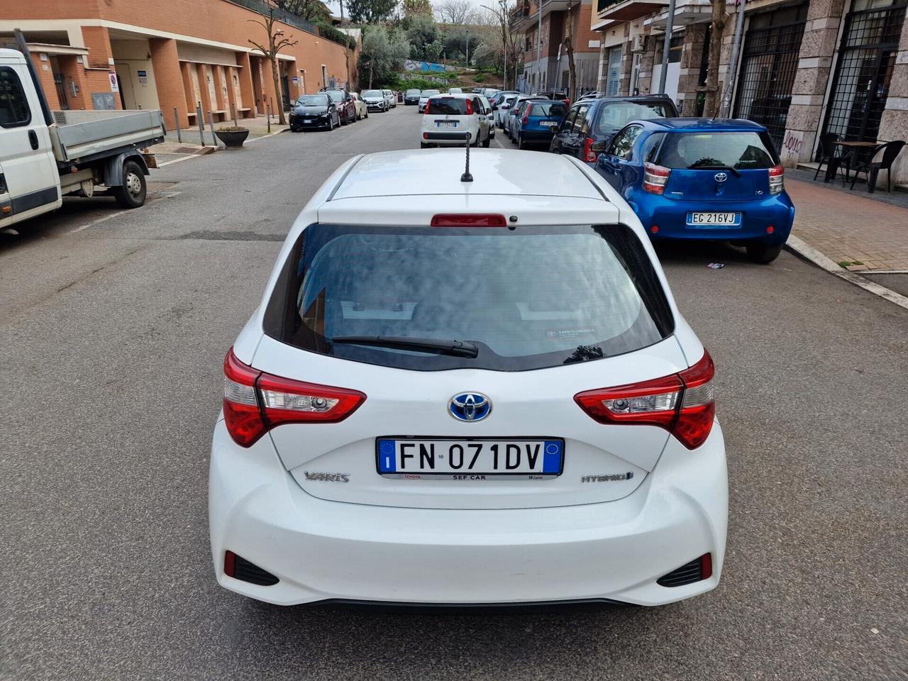 Toyota Yaris 1.5 Hybrid 5 porte 32.000 KM ADATTA A NEOPATENTATI