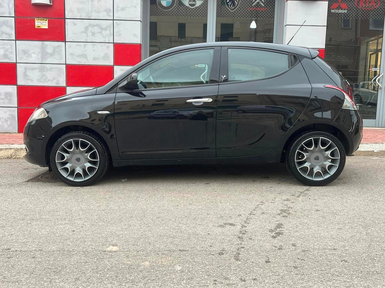 Lancia Ypsilon 1.2 69 CV 5 porte Gold