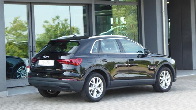AUDI Q3 35 TFSI Business