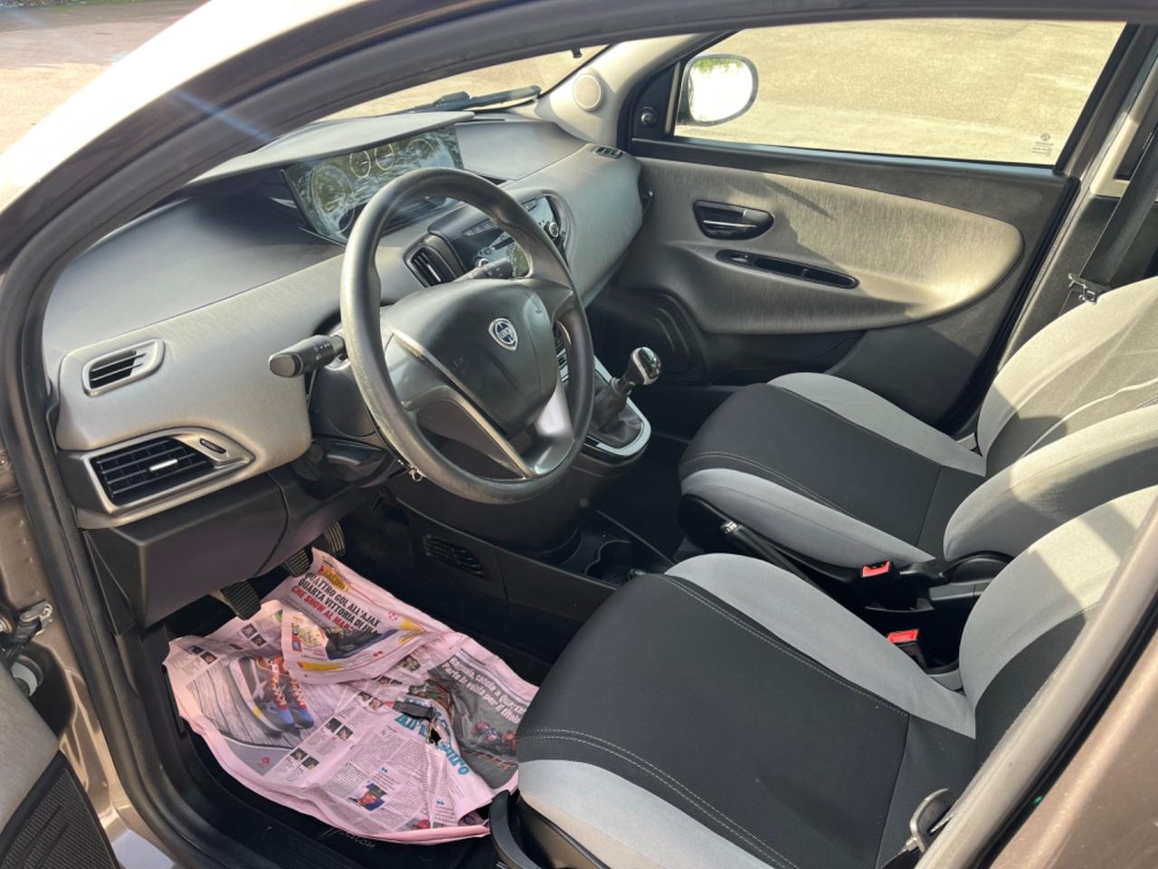 Lancia Ypsilon 1.3 MJT 16V 95 CV 5 porte S&S Silver