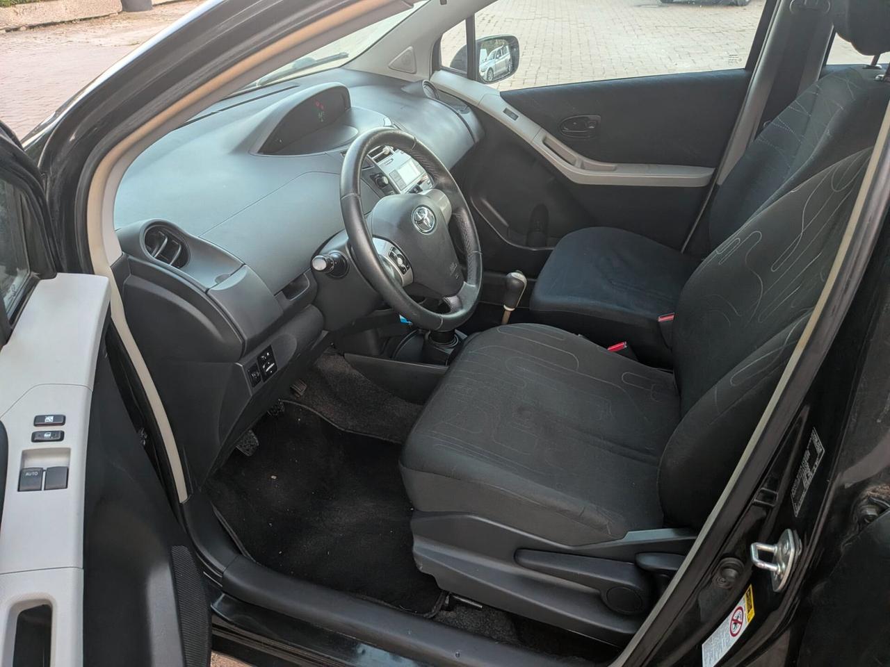 Toyota Yaris 1.0 5 porte