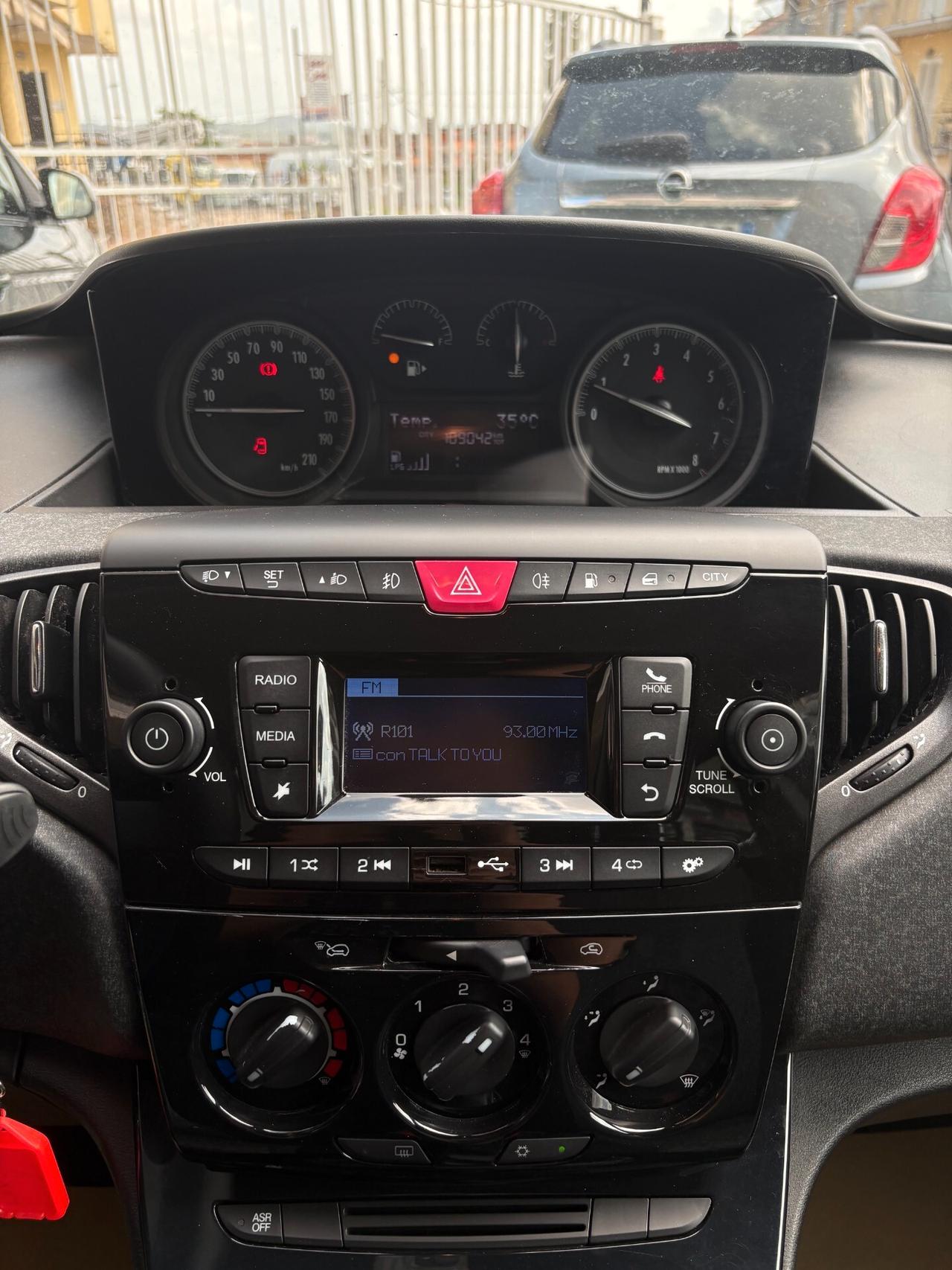 Lancia Ypsilon 1.2 69 CV 5 porte GPL Ecochic Monogram