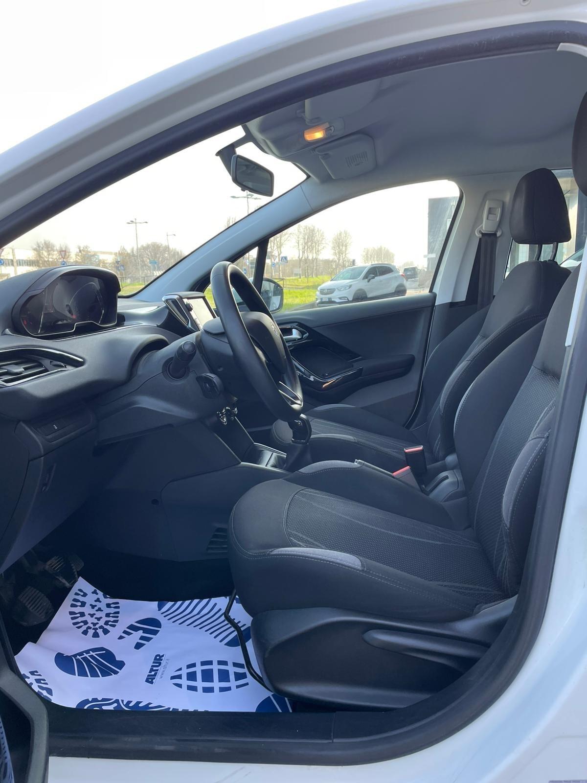 Peugeot 208 1.2 Neopatentati Finanziabile