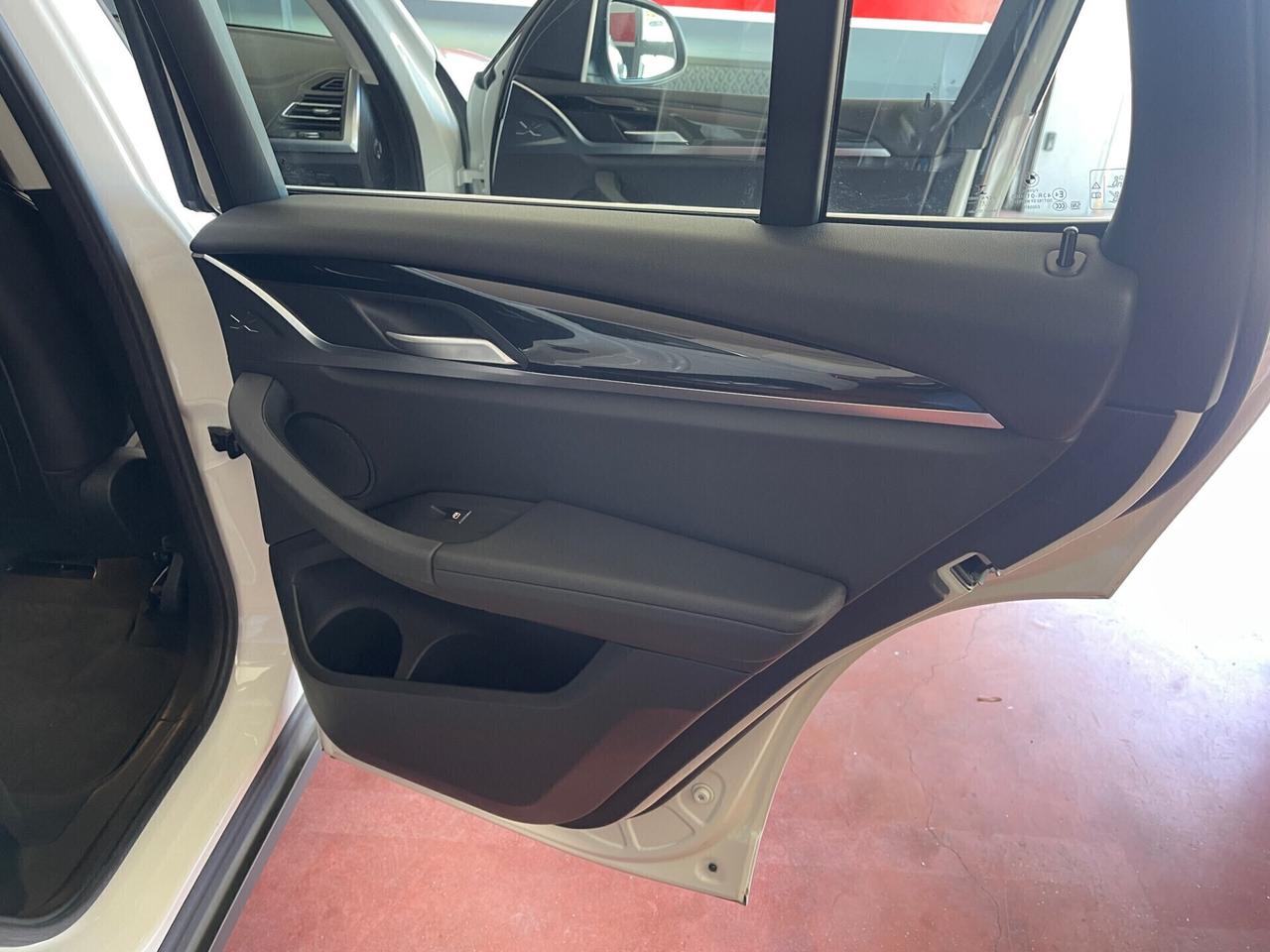 Bmw X3 sDrive18d 48V