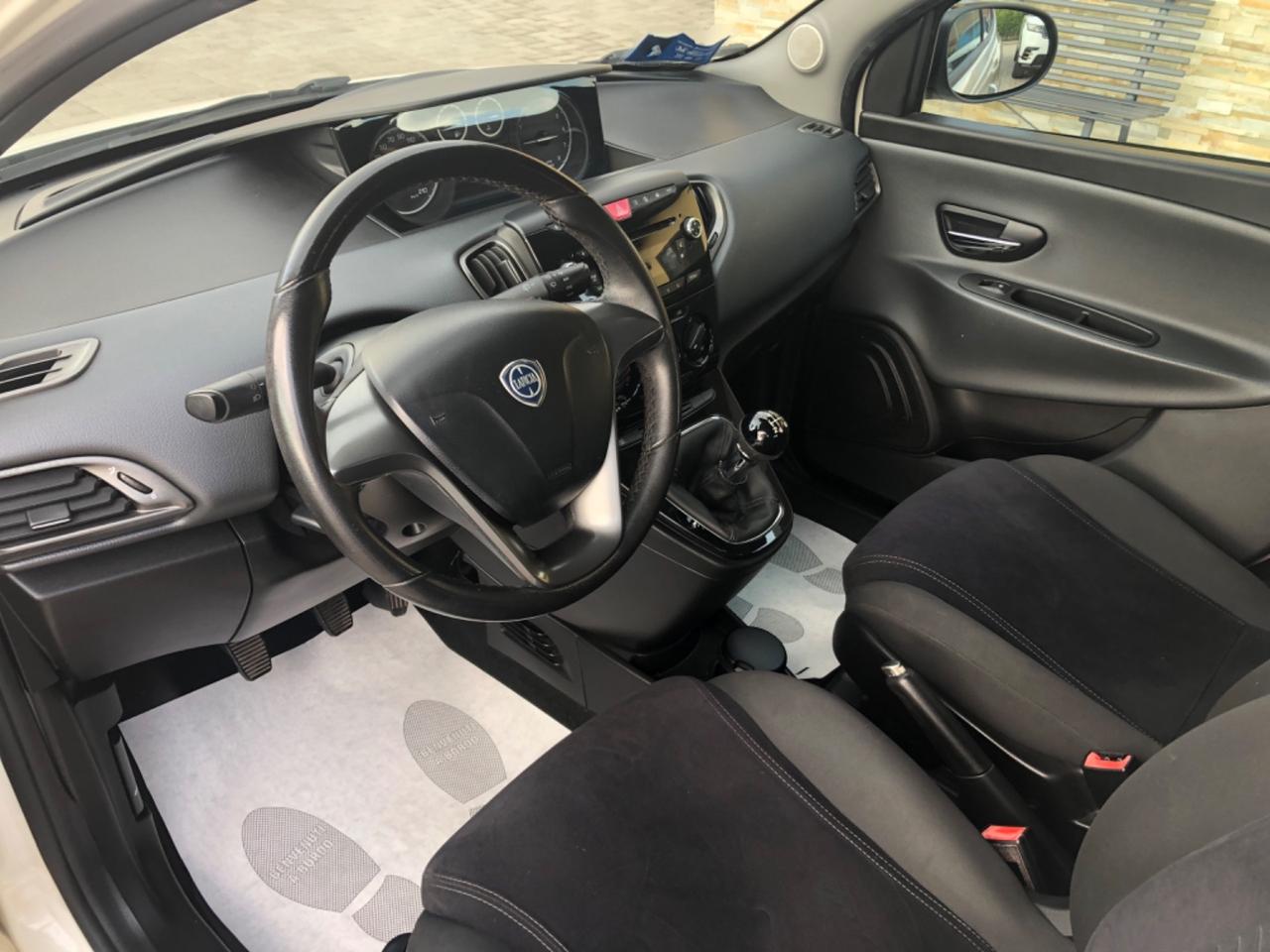 Lancia Ypsilon 1.2 69 CV Unyca 2011