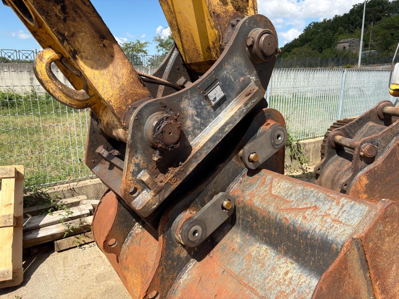 Escavatore New Holland E385B