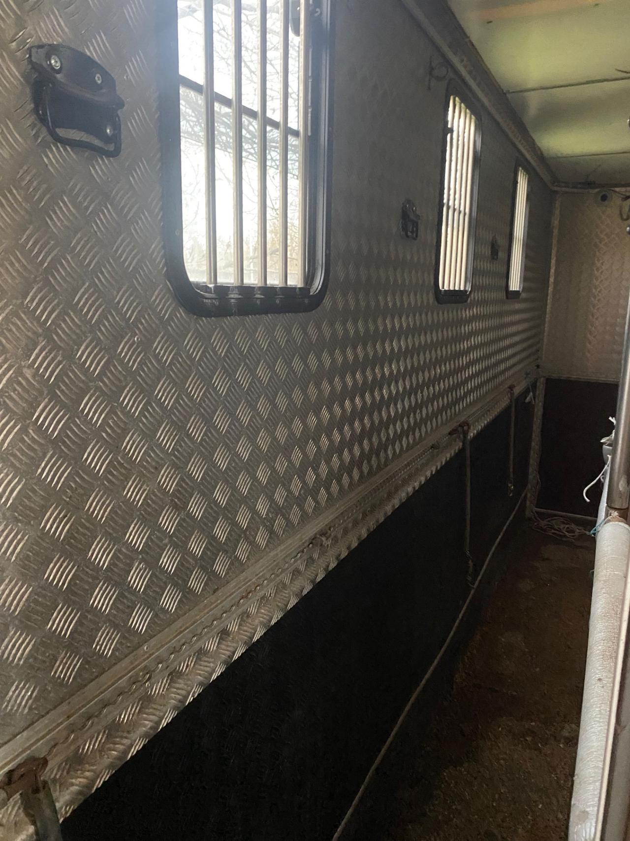 Iveco Daily 50 C11 trasporto per 3 cavalli patente B