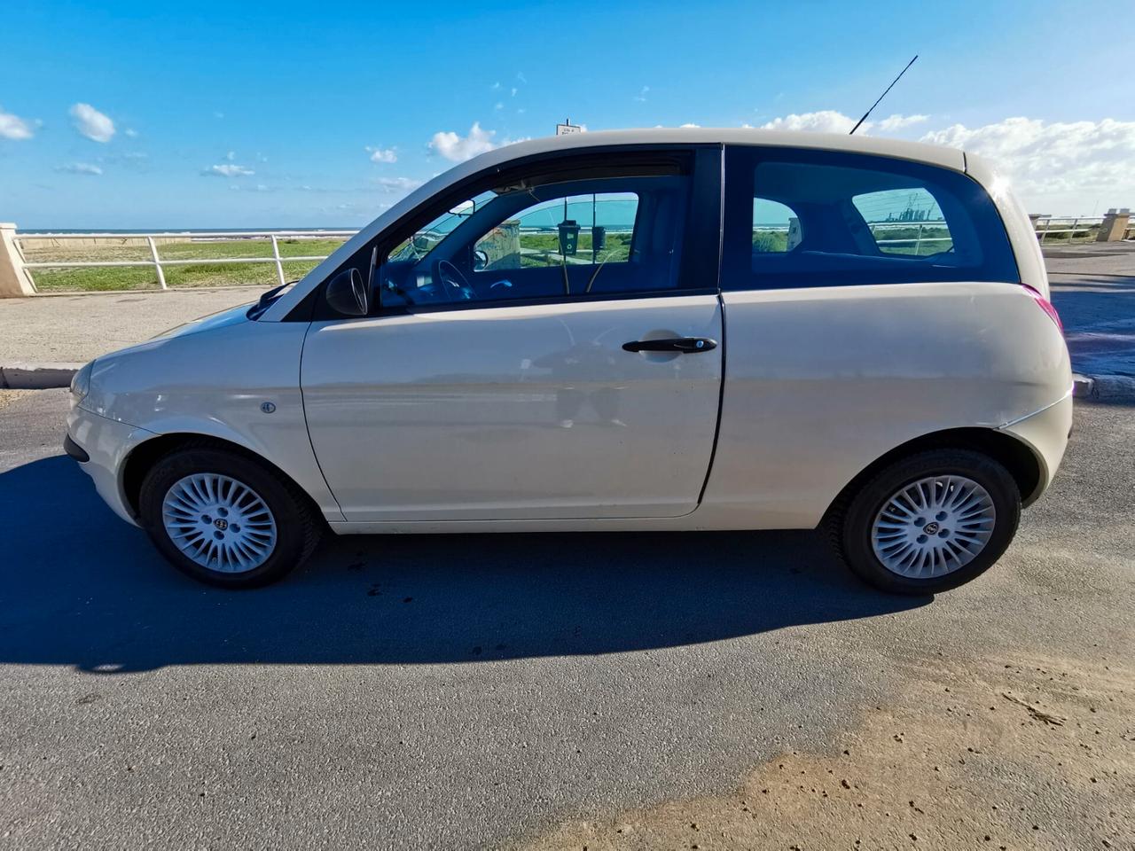 Lancia Ypsilon 1.2 Argento NEOPATENTATI