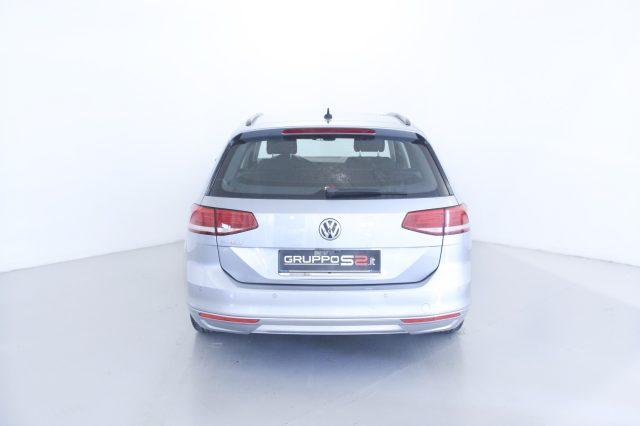 VOLKSWAGEN Passat Variant 2.0 TDI DSG Business BlueMotion Tech Fari LED