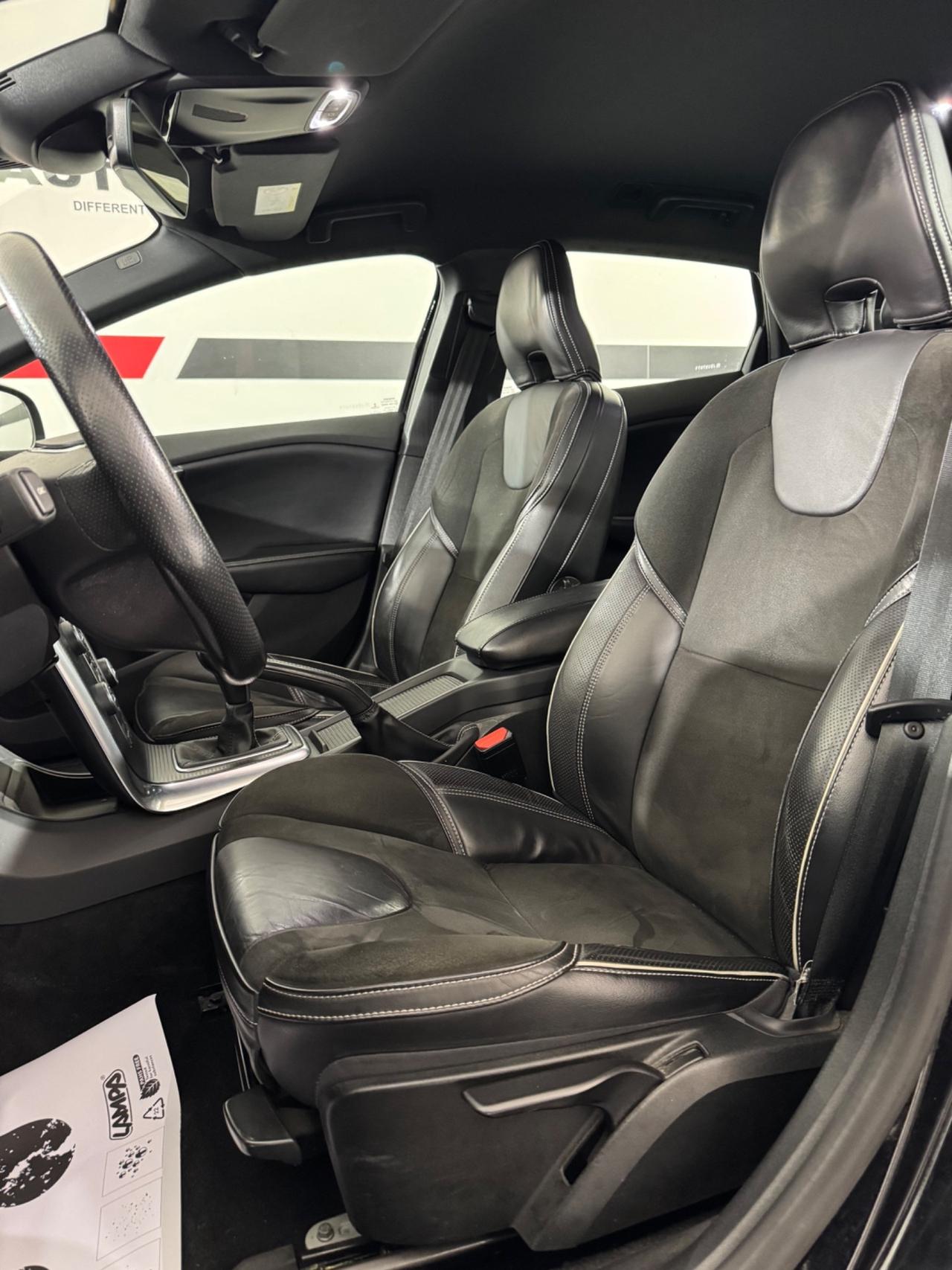 Volvo V40 D2 R-design EURO 6B