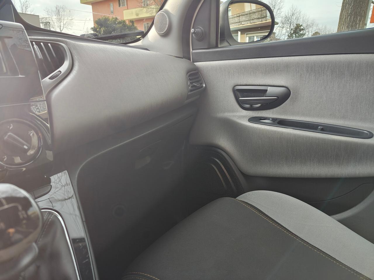 Lancia Ypsilon 1.2 69 CV 5 porte GPL Ecochic Silver