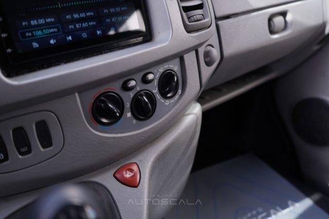 RENAULT Trafic T27 2.5 dCi 150cv PC-TN Passenger