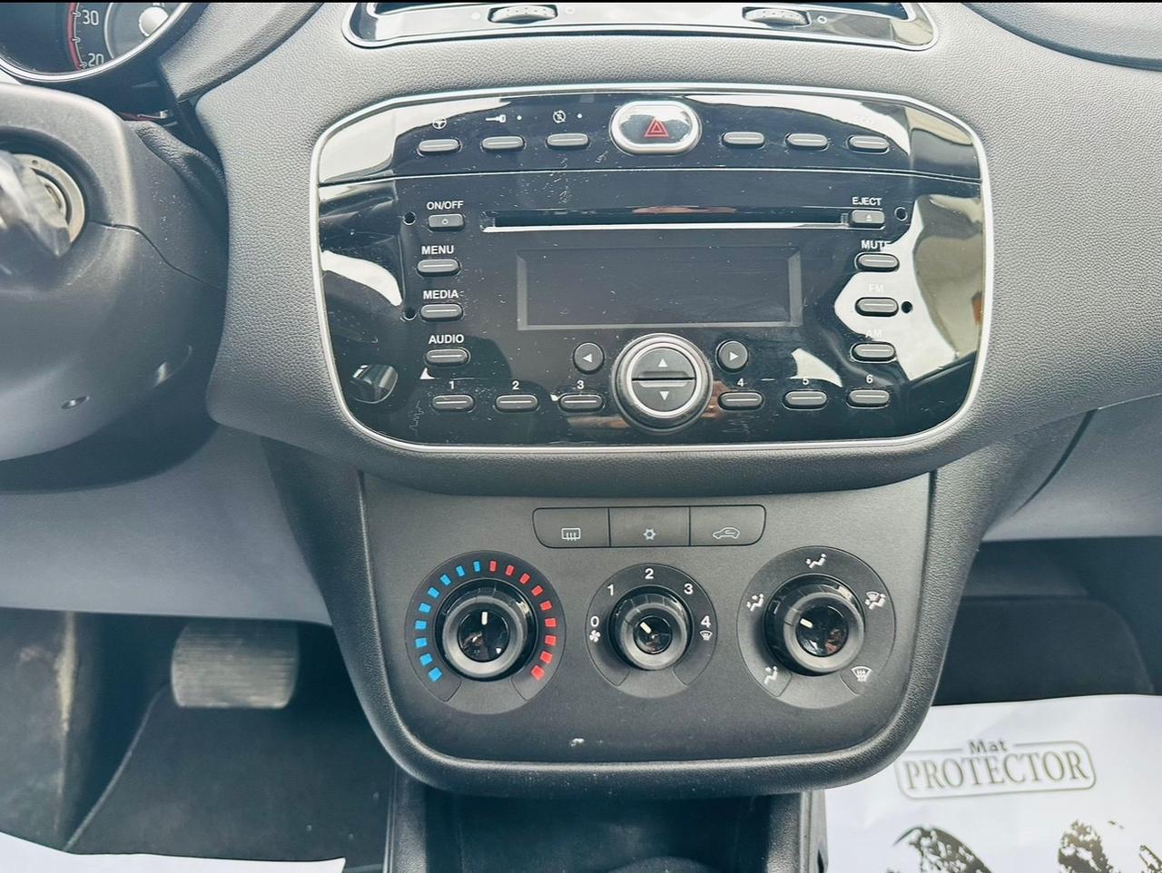 Fiat grandd Punto Evo 1.4 benzina 2013 semi automatico neo patentati
