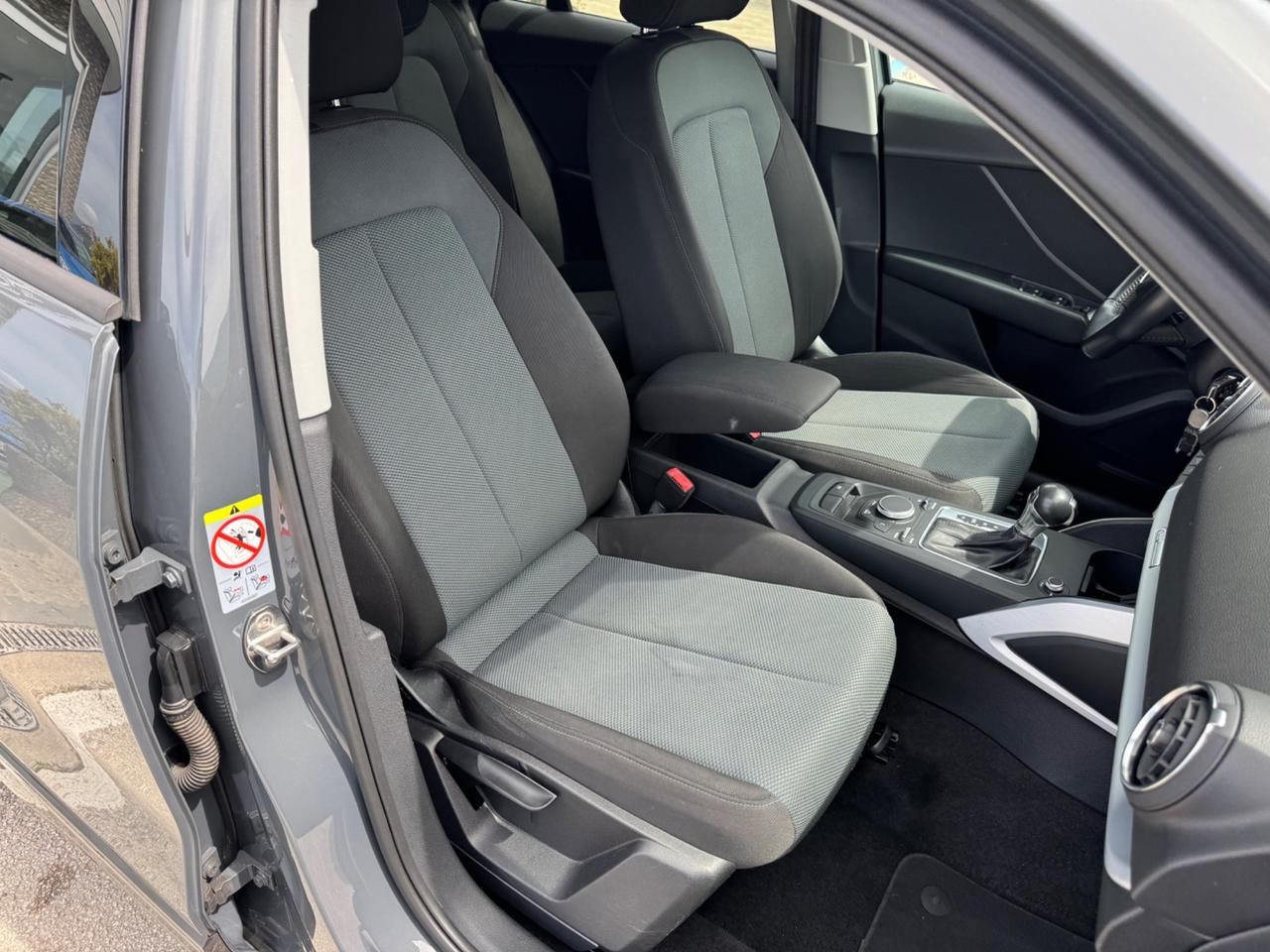 Audi Q2 30 TDI S tronic Identity Black