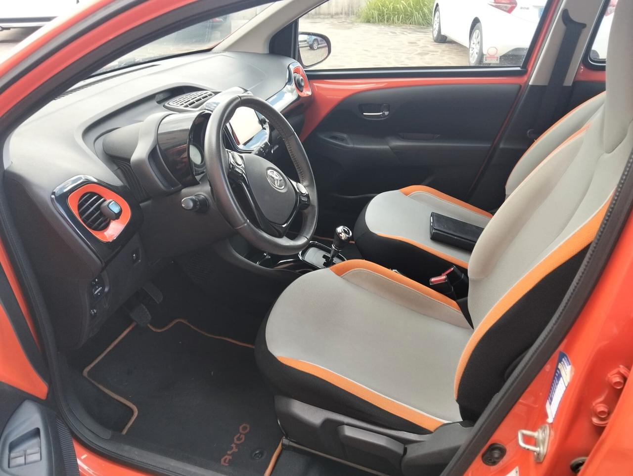 Toyota Aygo 1.0 VVT-i 69 CV 5 porte x-clusiv MMT