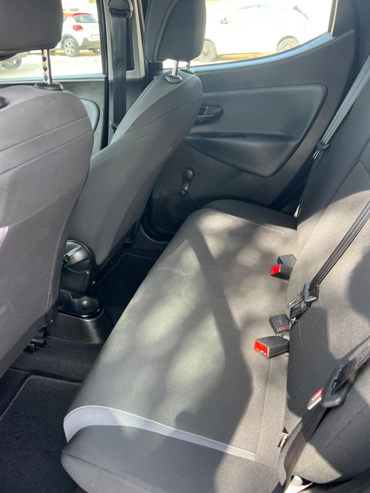 Lancia Ypsilon 1.2 69 CV 5 porte soli 40000 km ufficiali!!!